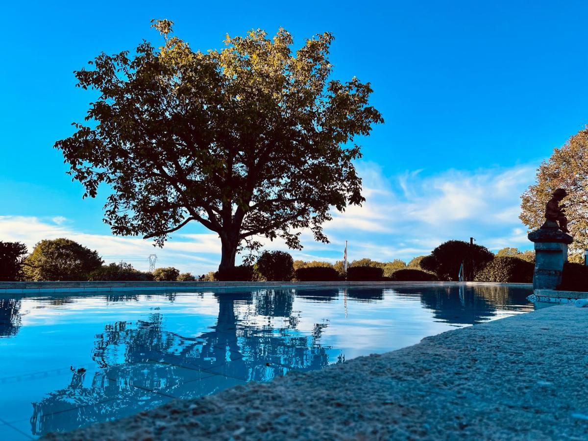 Domaine Amourella Aparthotel Lambesc Exterior photo